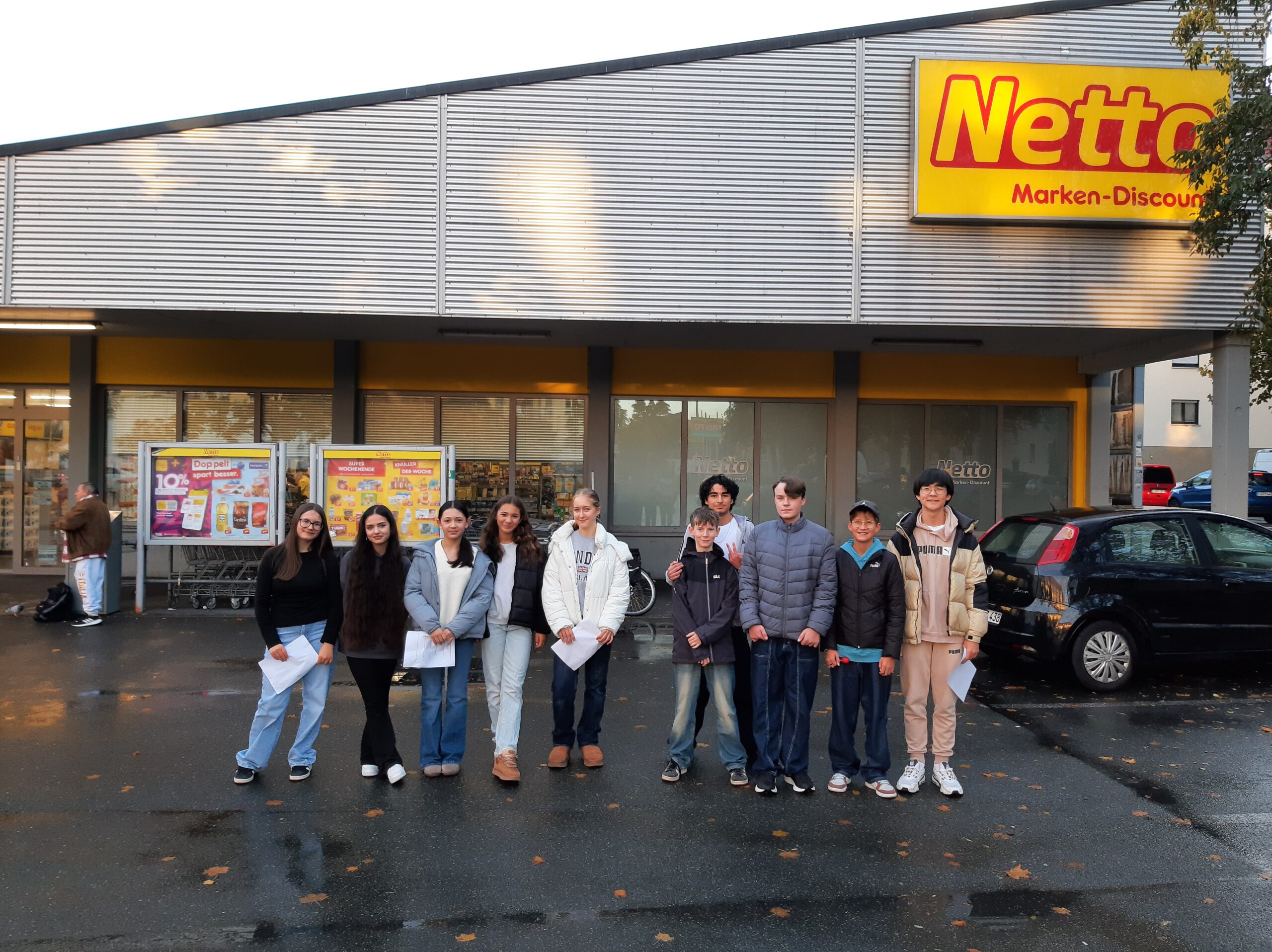Klasse 8 b Supermarkterkundung 1. Gruppe